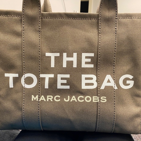 Marc Jacobs Handbags - Marc jacobs tote bag